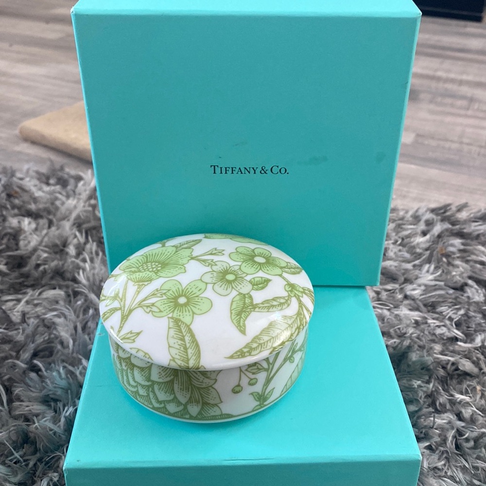 Tiffany Porcelain Flower Clinique Makeup
